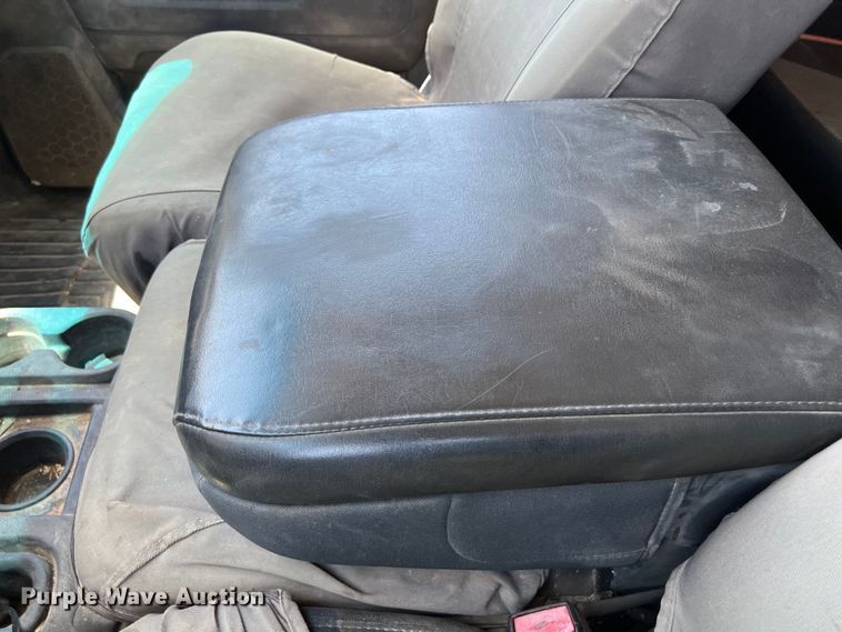 image for item DO2427 2012 Dodge Ram 3500HD Crew Cab flatbed pickup truck