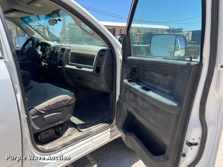 image for item DO2427 2012 Dodge Ram 3500HD Crew Cab flatbed pickup truck