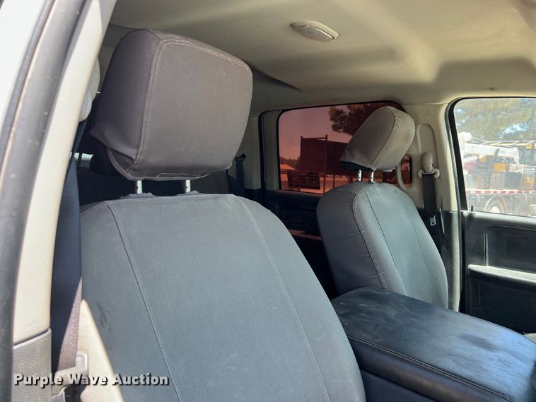 image for item DO2427 2012 Dodge Ram 3500HD Crew Cab flatbed pickup truck