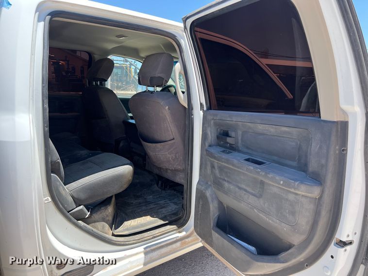 image for item DO2427 2012 Dodge Ram 3500HD Crew Cab flatbed pickup truck