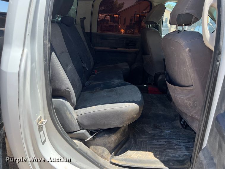 image for item DO2427 2012 Dodge Ram 3500HD Crew Cab flatbed pickup truck