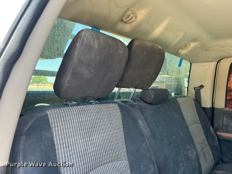 image for item DO2427 2012 Dodge Ram 3500HD Crew Cab flatbed pickup truck