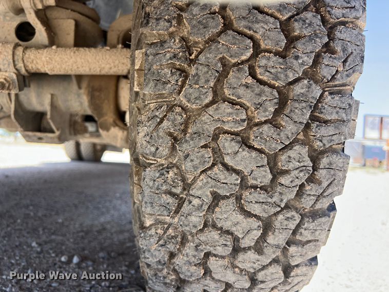 image for item DO2427 2012 Dodge Ram 3500HD Crew Cab flatbed pickup truck