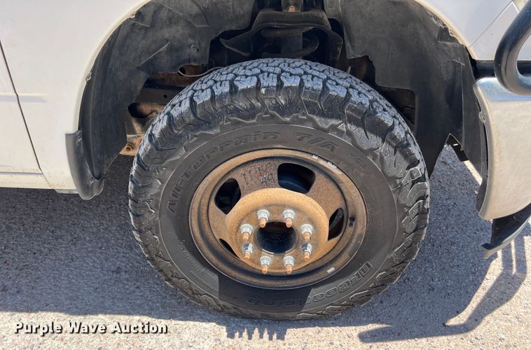 image for item DO2427 2012 Dodge Ram 3500HD Crew Cab flatbed pickup truck