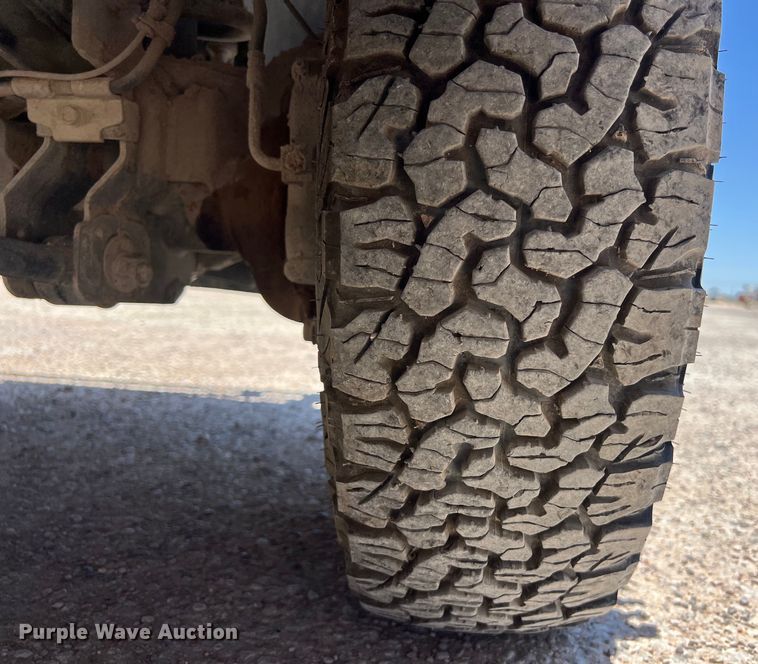 image for item DO2427 2012 Dodge Ram 3500HD Crew Cab flatbed pickup truck