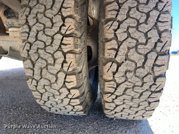 image for item DO2427 2012 Dodge Ram 3500HD Crew Cab flatbed pickup truck