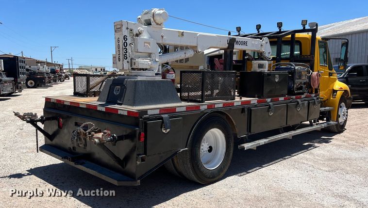 image for item DO2428 2013 International  DuraStar 4300 flatbed truck with crane