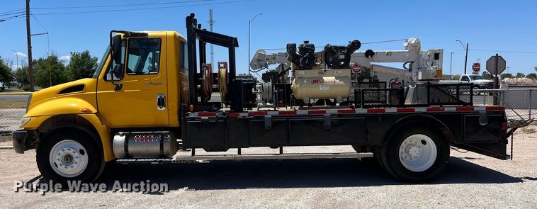 image for item DO2428 2013 International  DuraStar 4300 flatbed truck with crane