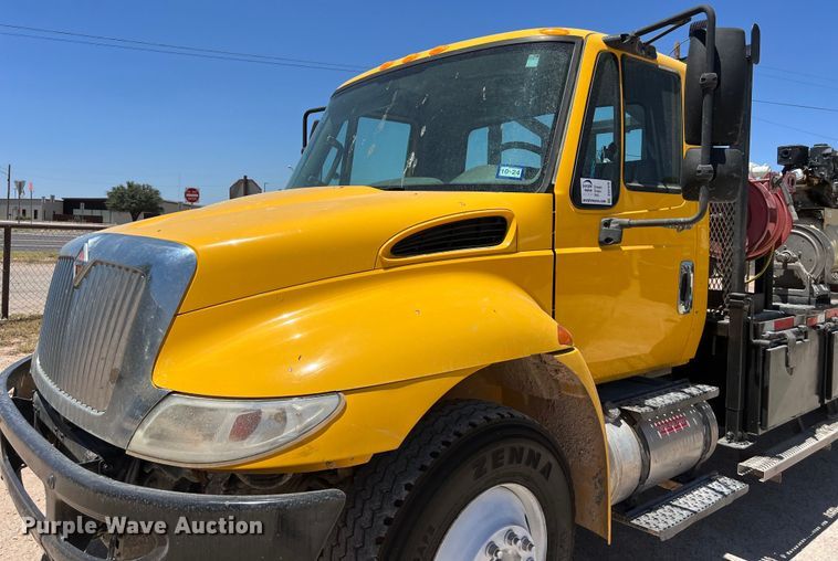 image for item DO2428 2013 International  DuraStar 4300 flatbed truck with crane