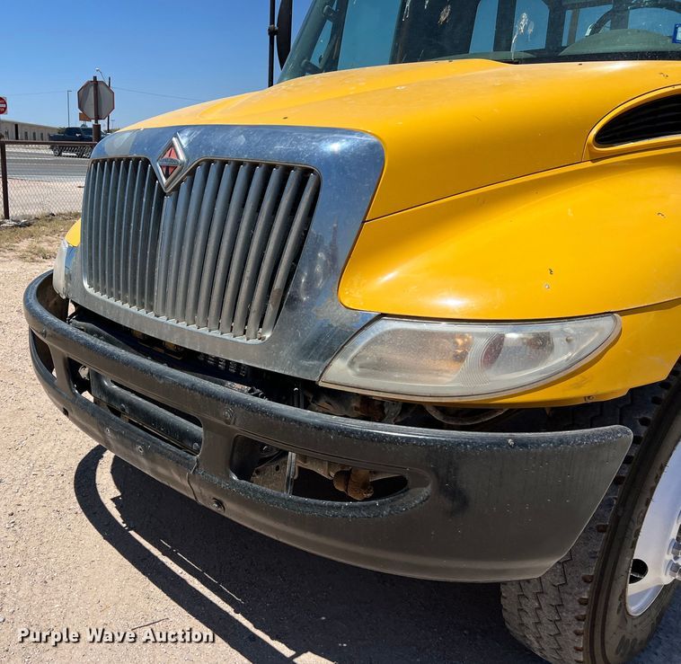 image for item DO2428 2013 International  DuraStar 4300 flatbed truck with crane