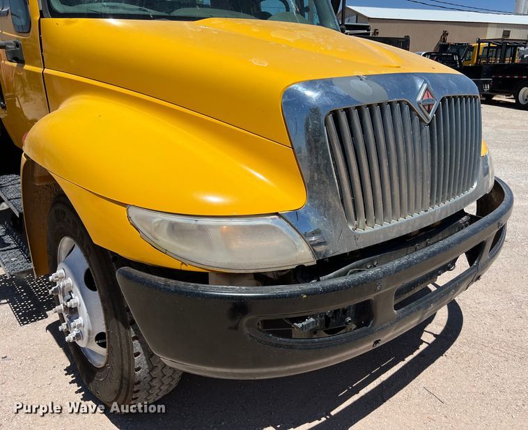 image for item DO2428 2013 International  DuraStar 4300 flatbed truck with crane