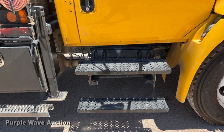 image for item DO2428 2013 International  DuraStar 4300 flatbed truck with crane