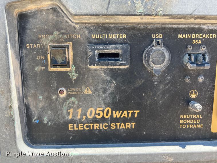 image for item DO2428 2013 International  DuraStar 4300 flatbed truck with crane