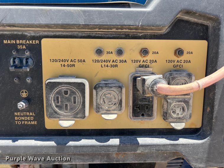 image for item DO2428 2013 International  DuraStar 4300 flatbed truck with crane