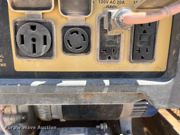 image for item DO2428 2013 International  DuraStar 4300 flatbed truck with crane