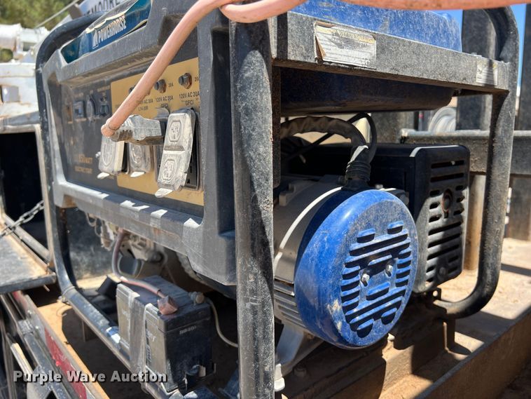 image for item DO2428 2013 International  DuraStar 4300 flatbed truck with crane