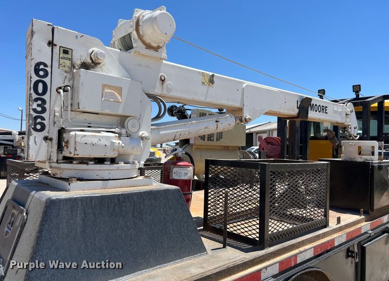 image for item DO2428 2013 International  DuraStar 4300 flatbed truck with crane