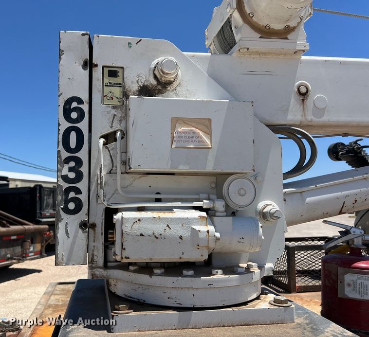 image for item DO2428 2013 International  DuraStar 4300 flatbed truck with crane