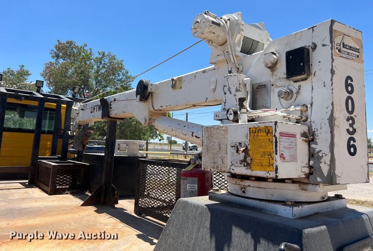 image for item DO2428 2013 International  DuraStar 4300 flatbed truck with crane