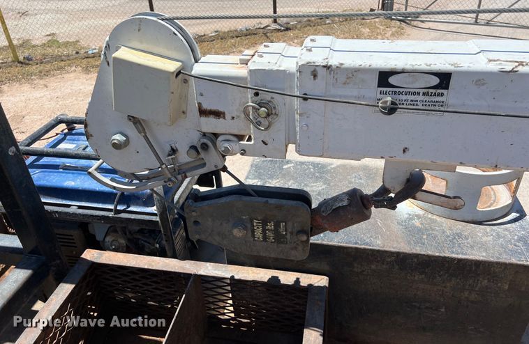 image for item DO2428 2013 International  DuraStar 4300 flatbed truck with crane