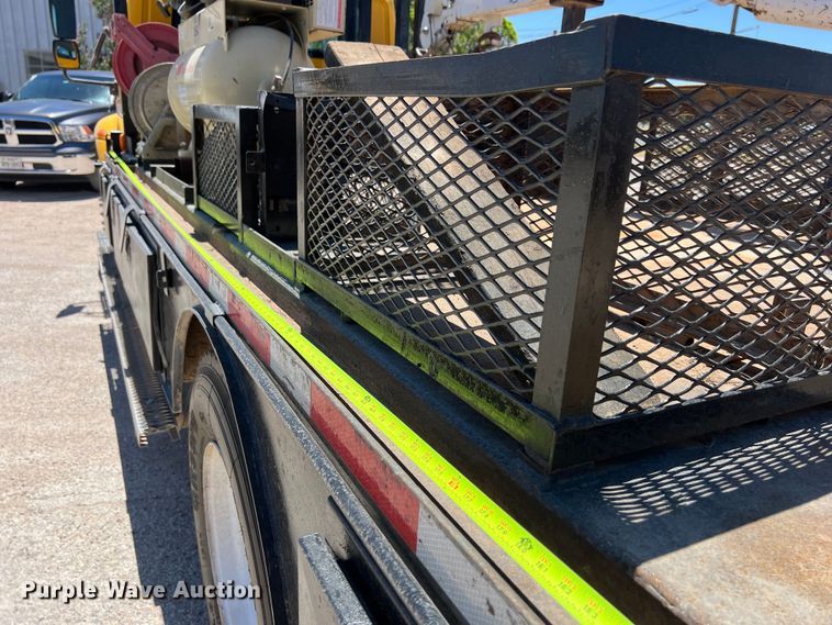 image for item DO2428 2013 International  DuraStar 4300 flatbed truck with crane