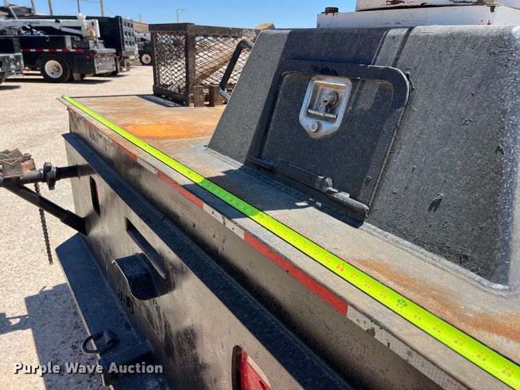 image for item DO2428 2013 International  DuraStar 4300 flatbed truck with crane