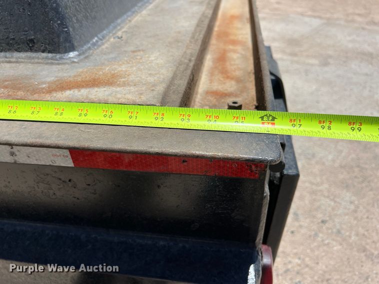 image for item DO2428 2013 International  DuraStar 4300 flatbed truck with crane