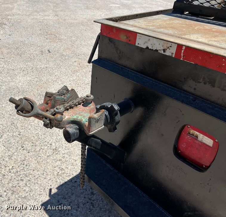 image for item DO2428 2013 International  DuraStar 4300 flatbed truck with crane