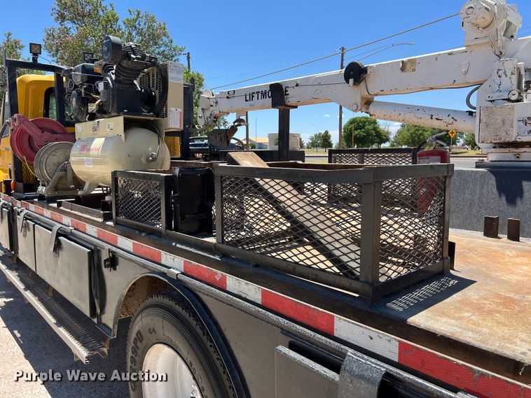 image for item DO2428 2013 International  DuraStar 4300 flatbed truck with crane