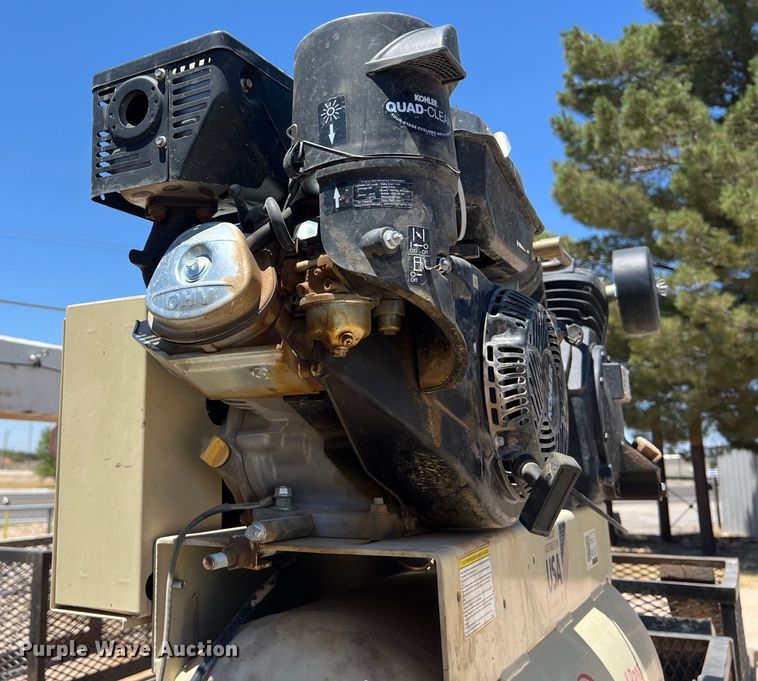 image for item DO2428 2013 International  DuraStar 4300 flatbed truck with crane