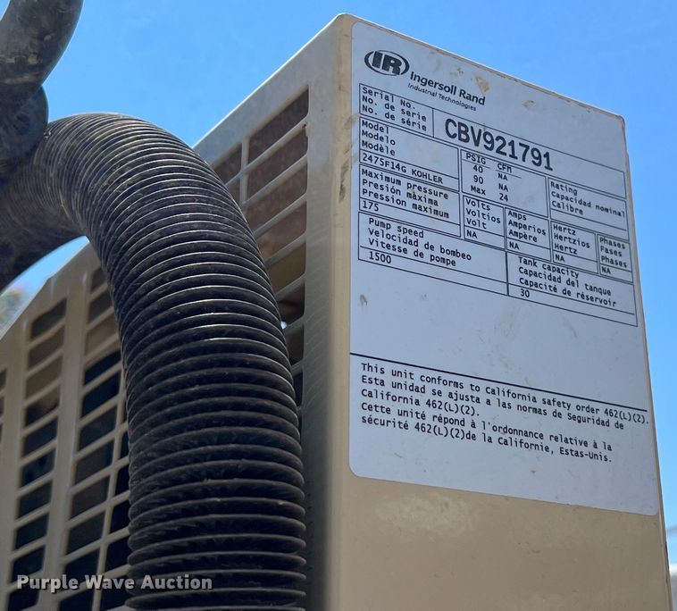 image for item DO2428 2013 International  DuraStar 4300 flatbed truck with crane