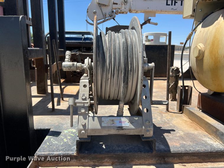 image for item DO2428 2013 International  DuraStar 4300 flatbed truck with crane