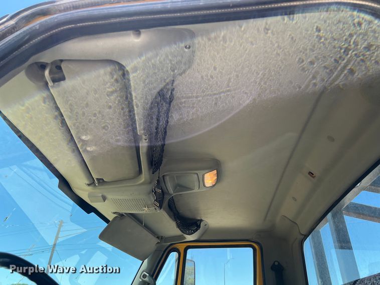 image for item DO2428 2013 International  DuraStar 4300 flatbed truck with crane