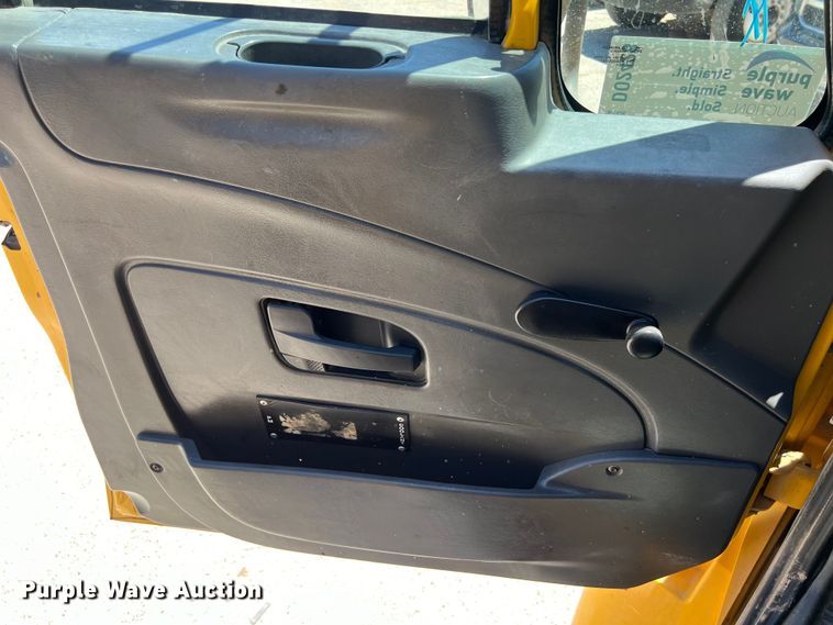 image for item DO2428 2013 International  DuraStar 4300 flatbed truck with crane