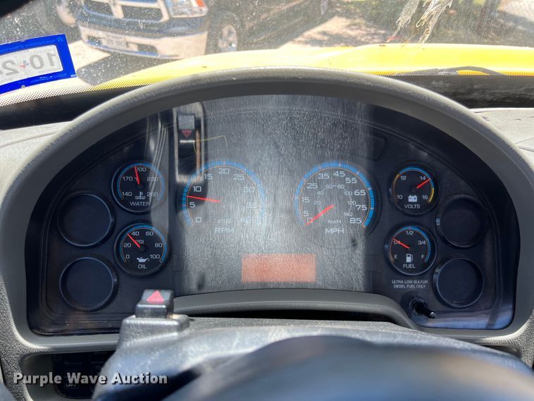 image for item DO2428 2013 International  DuraStar 4300 flatbed truck with crane