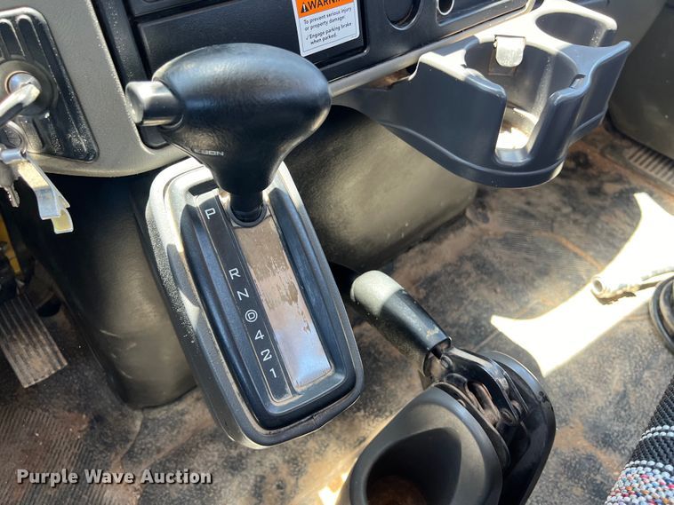 image for item DO2428 2013 International  DuraStar 4300 flatbed truck with crane