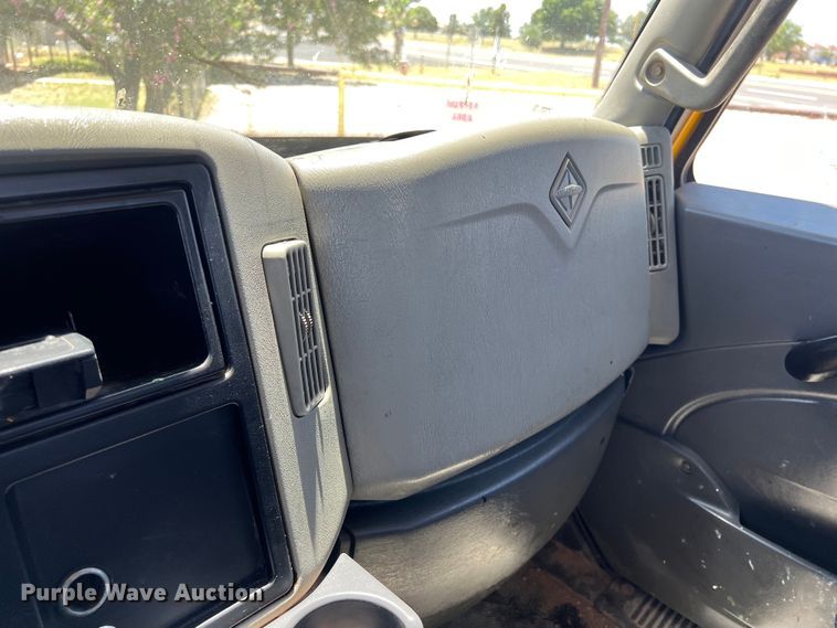 image for item DO2428 2013 International  DuraStar 4300 flatbed truck with crane