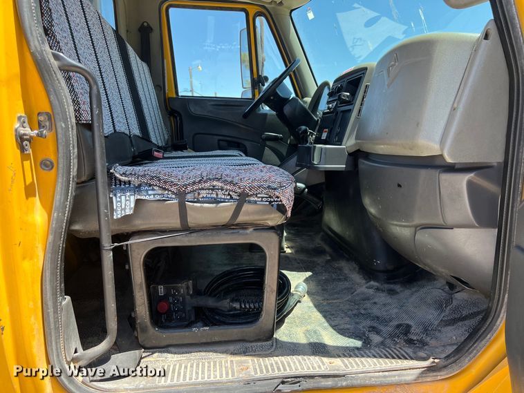 image for item DO2428 2013 International  DuraStar 4300 flatbed truck with crane