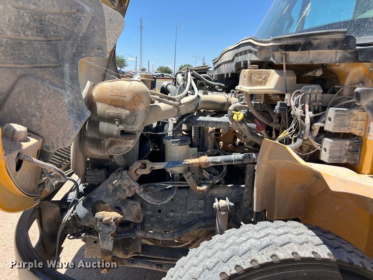 image for item DO2428 2013 International  DuraStar 4300 flatbed truck with crane