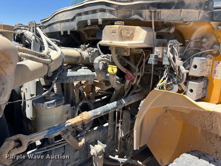 image for item DO2428 2013 International  DuraStar 4300 flatbed truck with crane