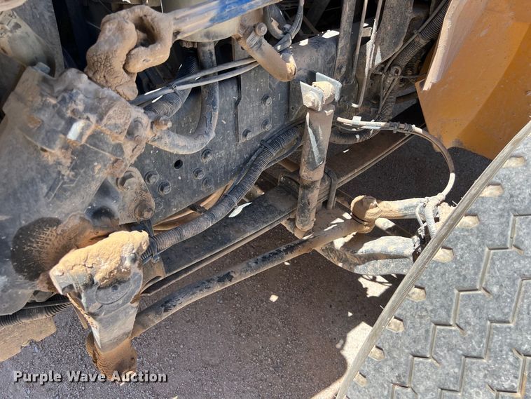 image for item DO2428 2013 International  DuraStar 4300 flatbed truck with crane