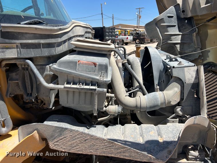 image for item DO2428 2013 International  DuraStar 4300 flatbed truck with crane