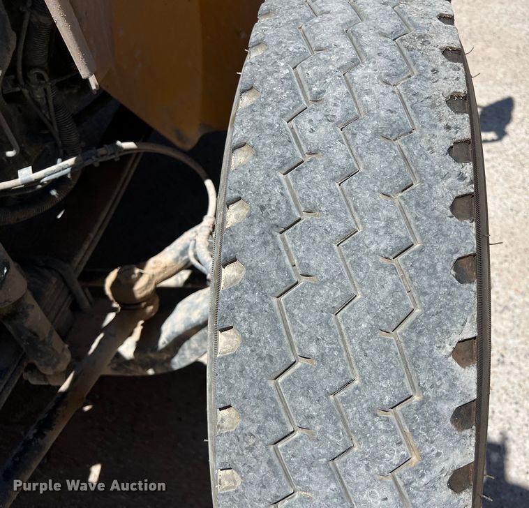 image for item DO2428 2013 International  DuraStar 4300 flatbed truck with crane