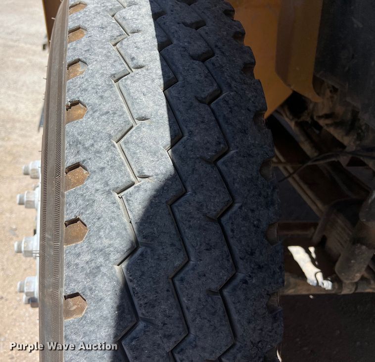 image for item DO2428 2013 International  DuraStar 4300 flatbed truck with crane