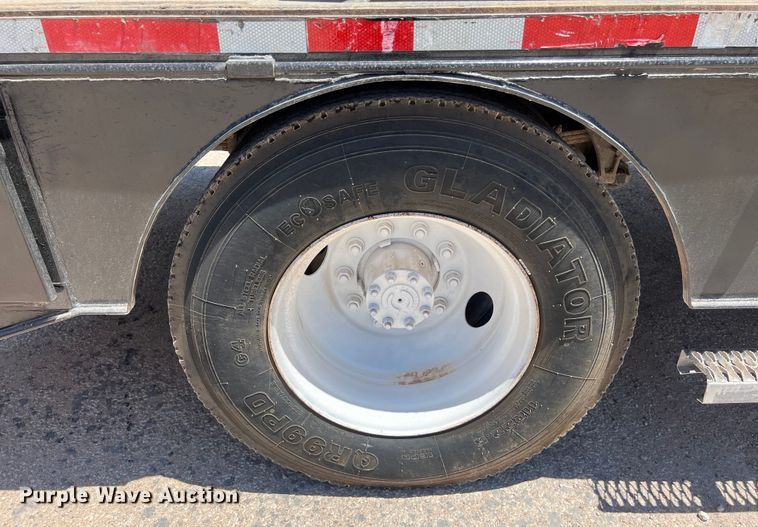 image for item DO2428 2013 International  DuraStar 4300 flatbed truck with crane