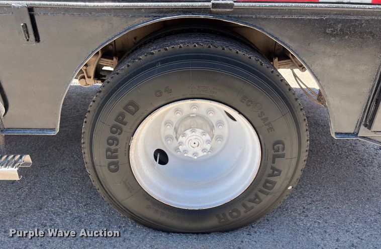 image for item DO2428 2013 International  DuraStar 4300 flatbed truck with crane