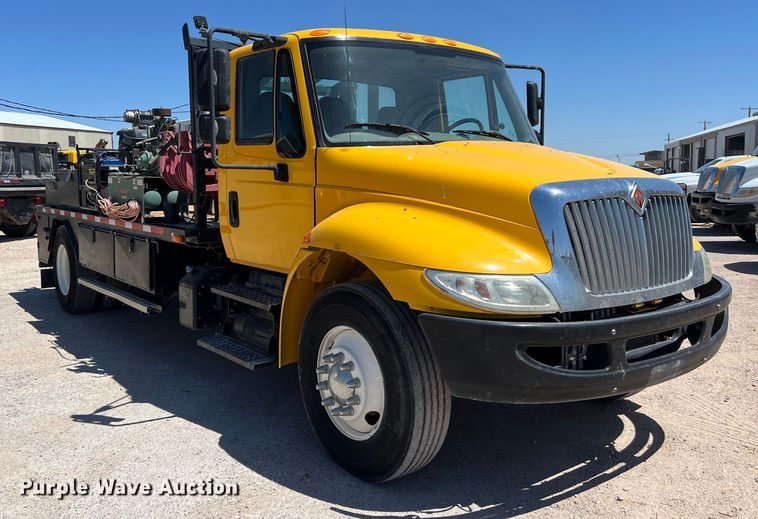 image for item DO2429 2018 International  DuraStar 4300 flatbed truck with crane