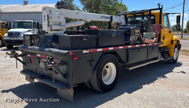 image for item DO2429 2018 International  DuraStar 4300 flatbed truck with crane