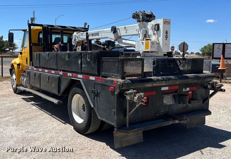 image for item DO2429 2018 International  DuraStar 4300 flatbed truck with crane
