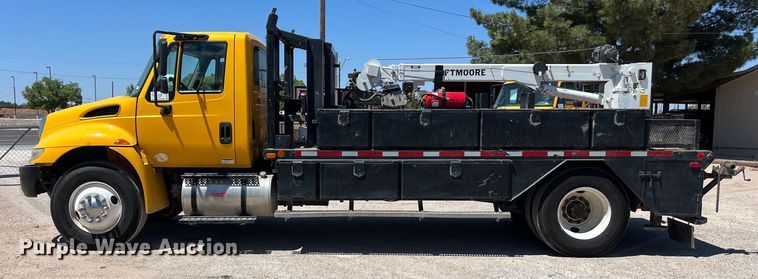 image for item DO2429 2018 International  DuraStar 4300 flatbed truck with crane